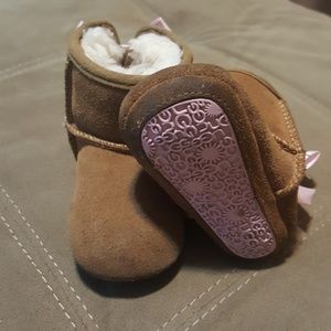 Jessie Bow Booties - Uggs for babies